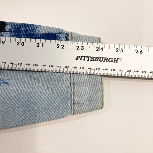 NWOT LEVIS Jacket Women M Blue Denim Graphic Customized-Paint-Face Red-Tab - Picture 16 of 16